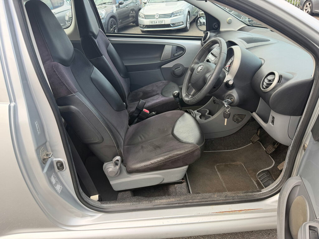 Toyota Aygo Vvt-i Go White #22