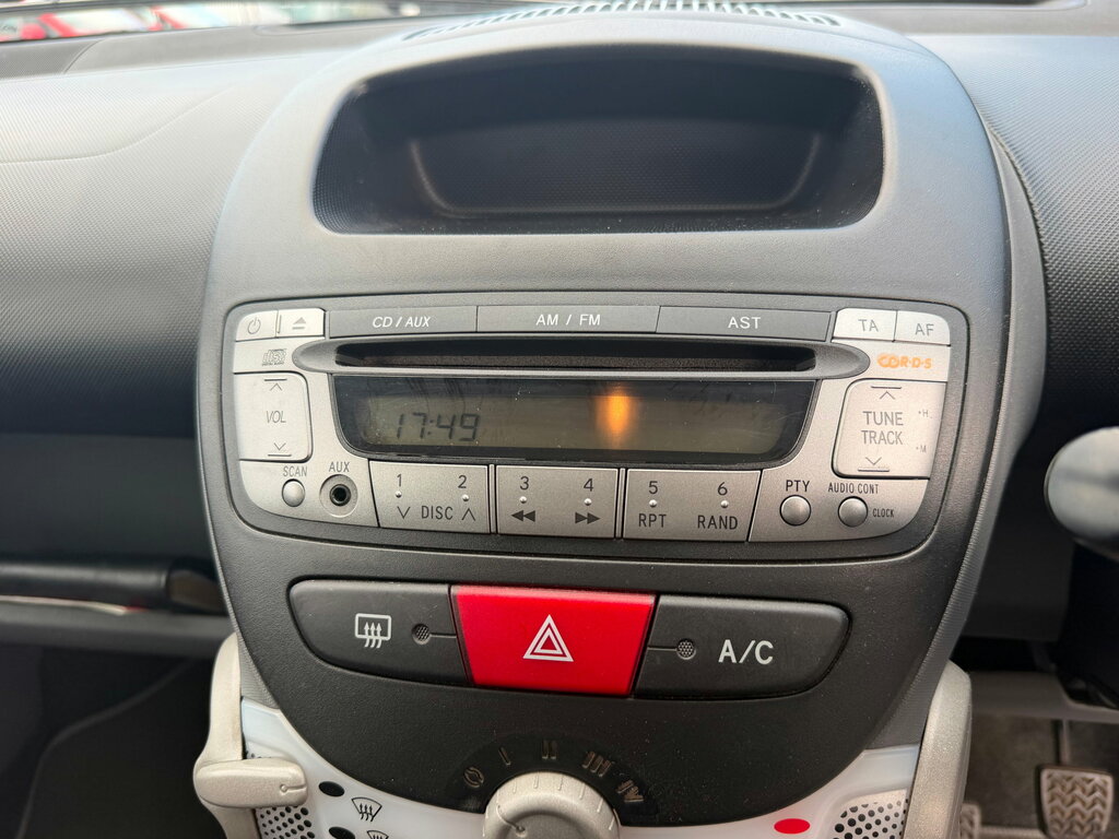 Toyota Aygo Vvt-i Go White #25
