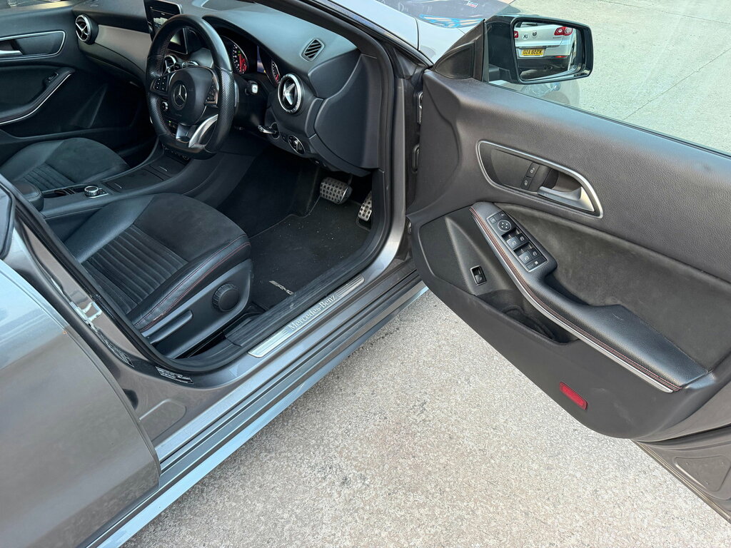 Mercedes-Benz CLA Class Saloon Black #11