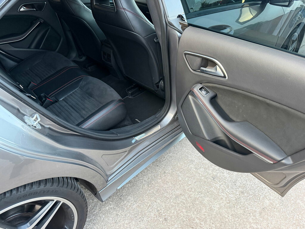 Mercedes-Benz CLA Class Saloon Black #17