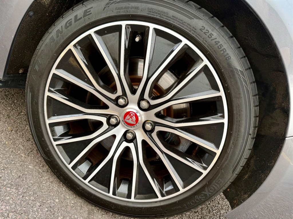 Jaguar XE 2.0 Se 177 Bhp White #12
