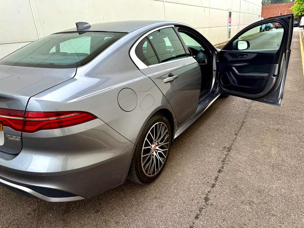 Jaguar XE 2.0 Se 177 Bhp White #17