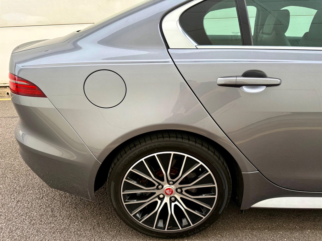 Jaguar XE 2.0 Se 177 Bhp White #16