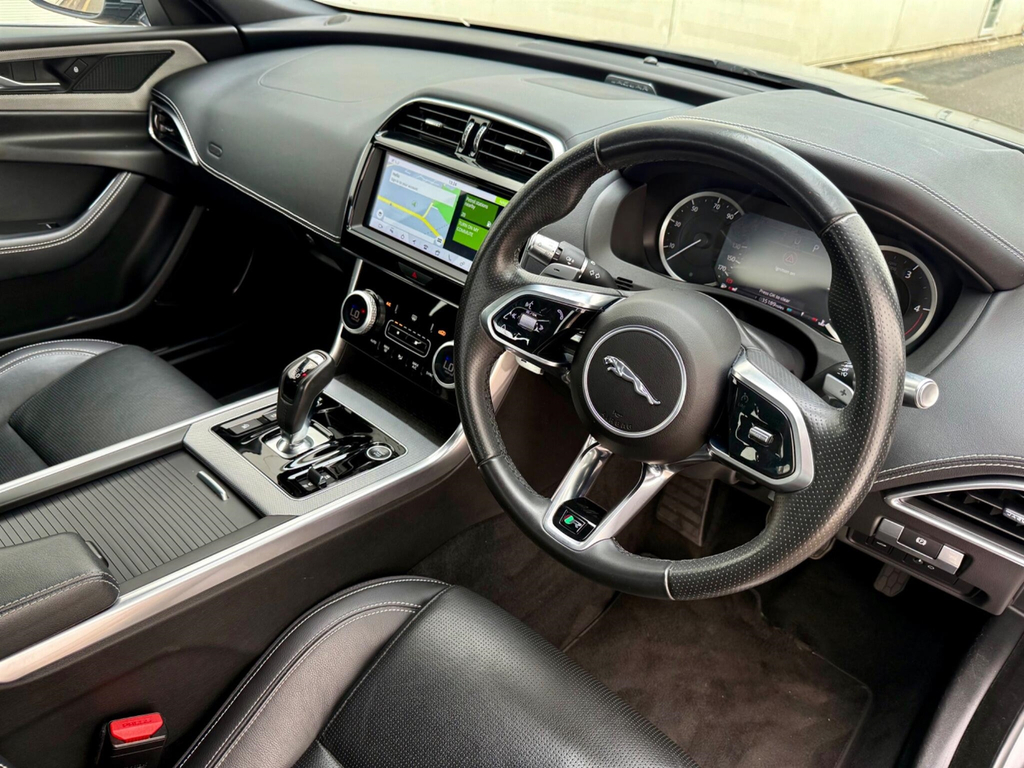 Jaguar XE 2.0 Se 177 Bhp White #27
