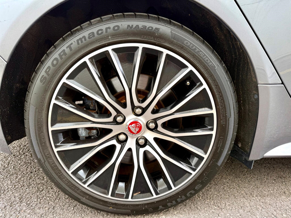 Jaguar XE 2.0 Se 177 Bhp White #13