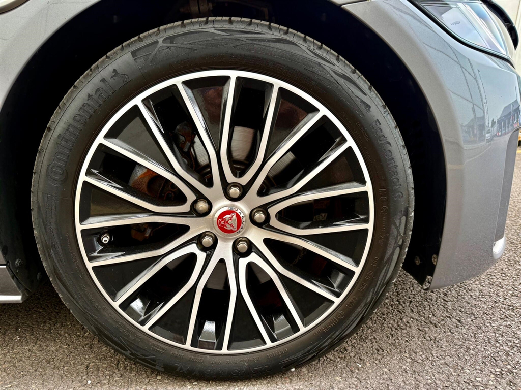 Jaguar XE 2.0 Se 177 Bhp White #14