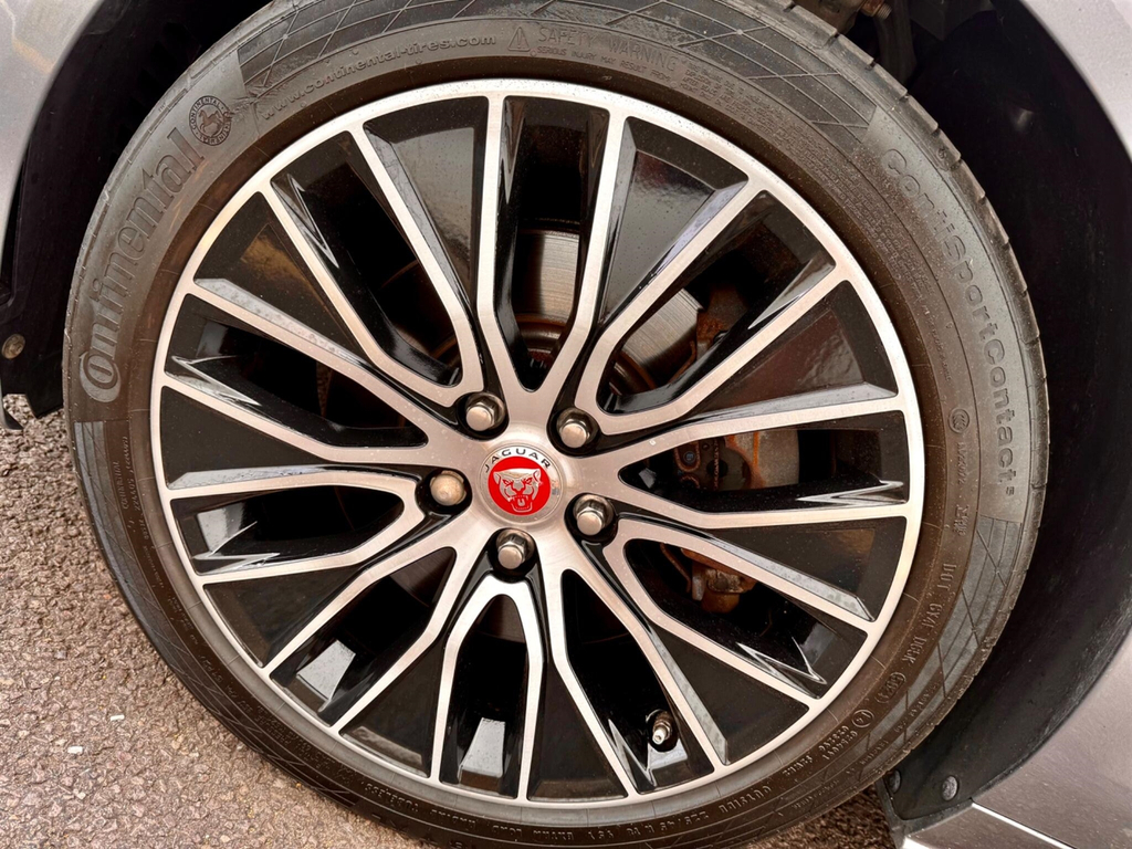 Jaguar XE 2.0 Se 177 Bhp White #15