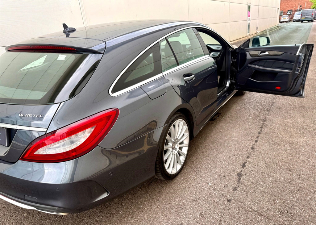 Mercedes-Benz CLS Amg Line Black #13