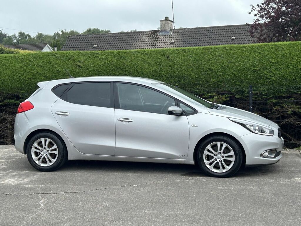 Kia Ceed Hatchback Silver #2