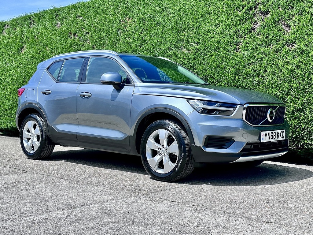 Volvo XC40 D3 Momentum Grey #2