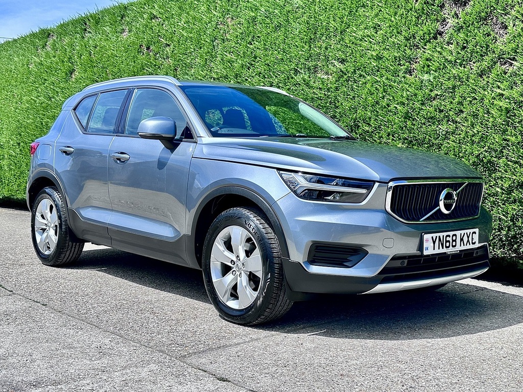 Volvo XC40 D3 Momentum Grey