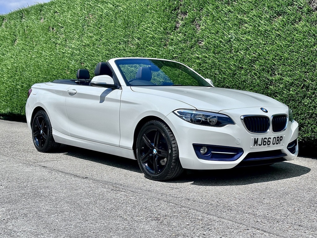 BMW 2 Series 2.0 220I Sport Convertible Euro White