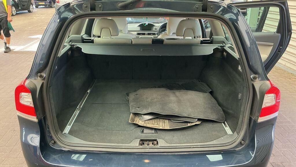 Volvo V70 Estate 2.0 D4 Business Edition Geartronic Euro 6 Silver #9