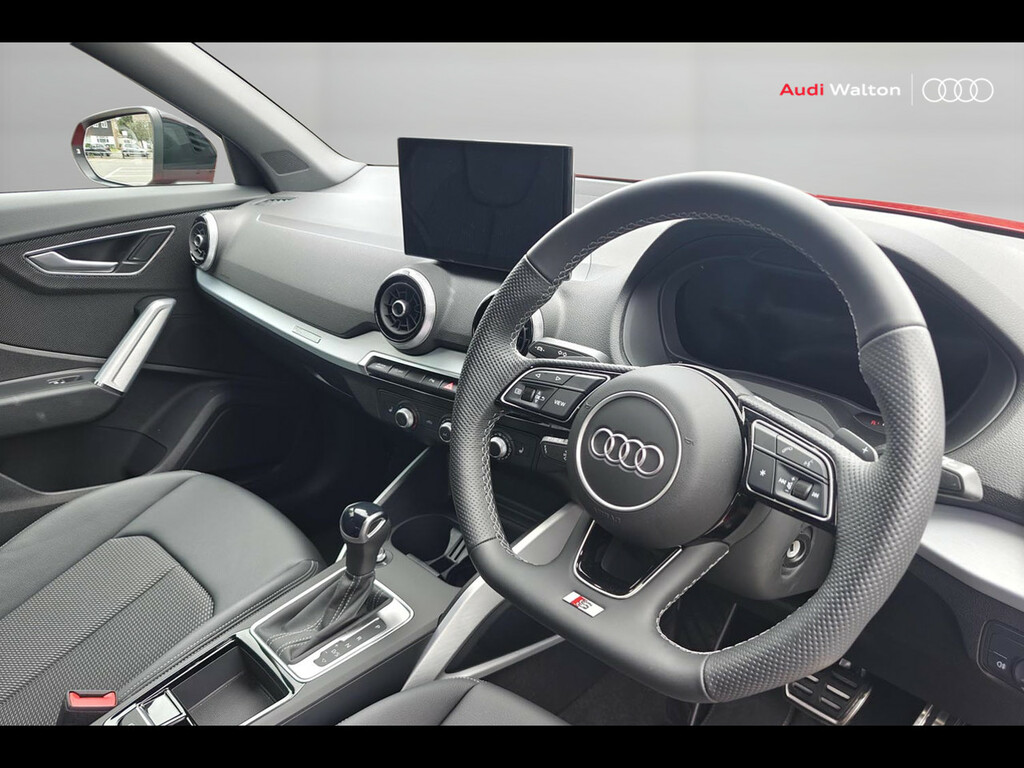 Audi Q2 Black Edition 35 Tfsi 150 Ps S Tronic Red #6