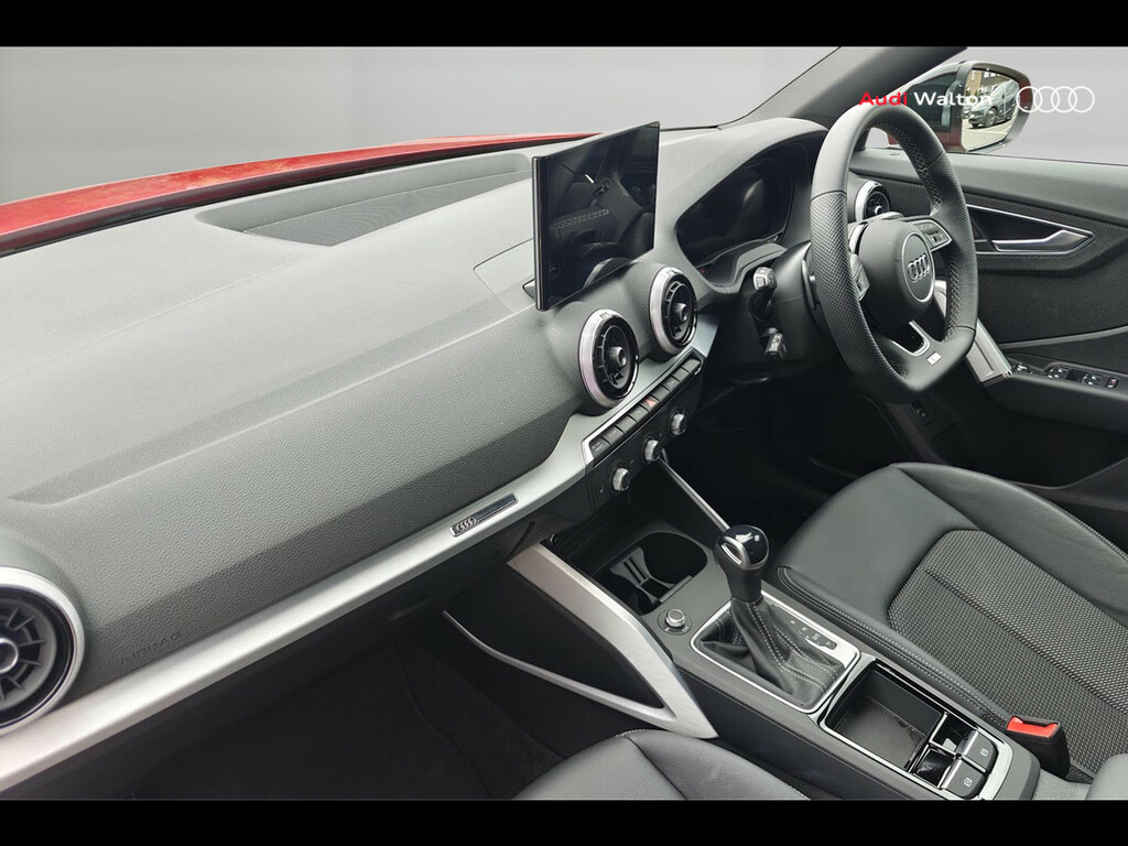 Audi Q2 Black Edition 35 Tfsi 150 Ps S Tronic RJ26WUH Red #2