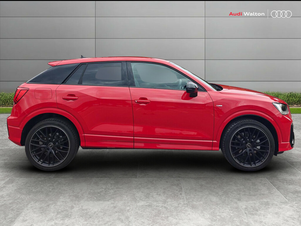 Audi Q2 Black Edition 35 Tfsi 150 Ps S Tronic Red #4