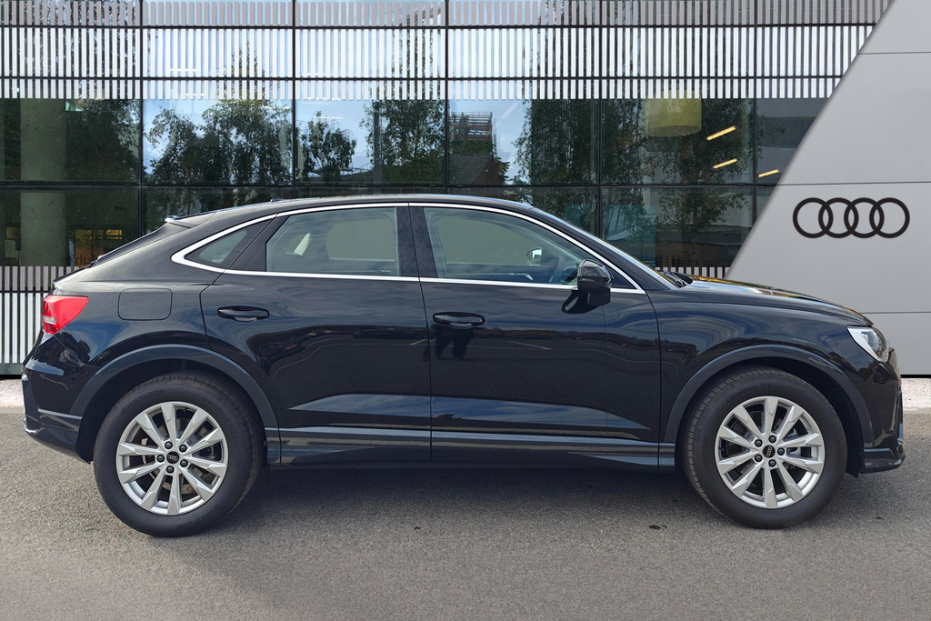 Audi Q3 Sport 35 Tdi 150 Ps S Tronic Black #4