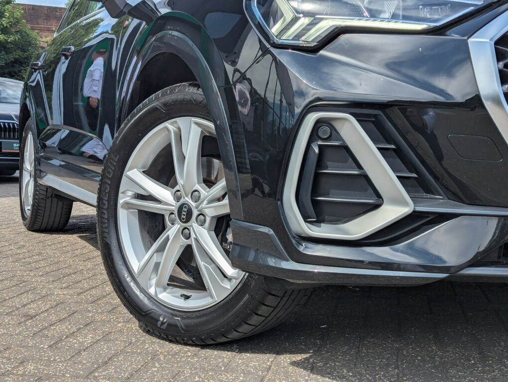 Audi Q3 35 Tfsi S Line S Tronic Black #2