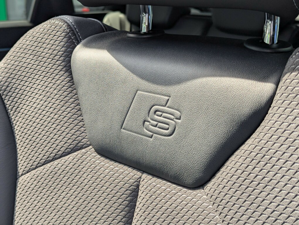 Audi Q3 Q3 Rs Q3 Tfsi Quattro S Tronic Comfortsound Blue #36