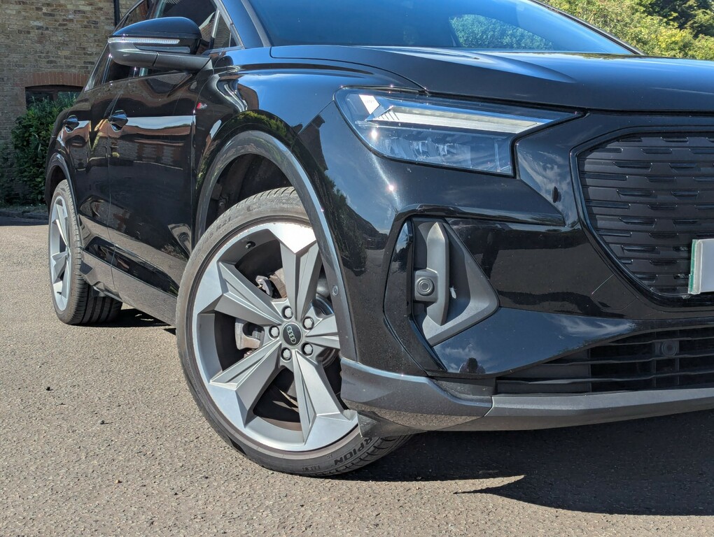 Audi Q4 E Tron 210Kw 45 82Kwh Black Edition HG24VBZ Black #4