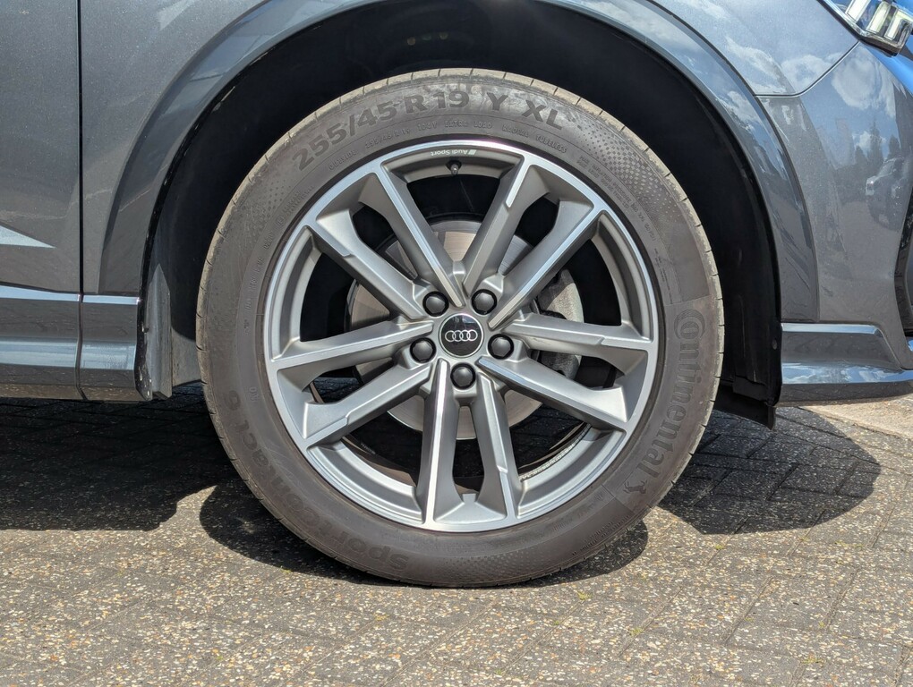 Audi Q3 35 Tfsi Black Edition Grey #4