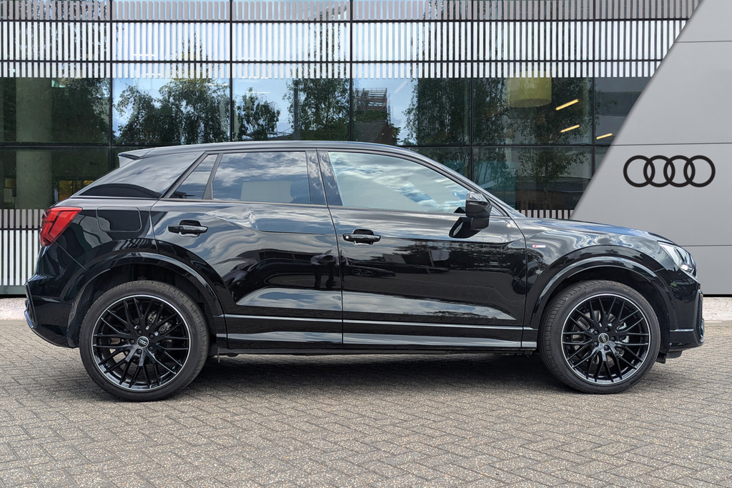 Audi Q2 35 Tfsi Black Edition S Tronic Black #4