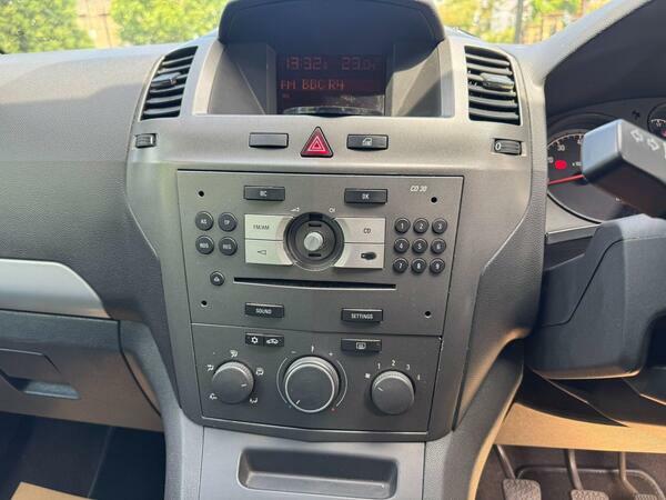 Vauxhall Zafira Design Cdti 150 E4 Silver #20
