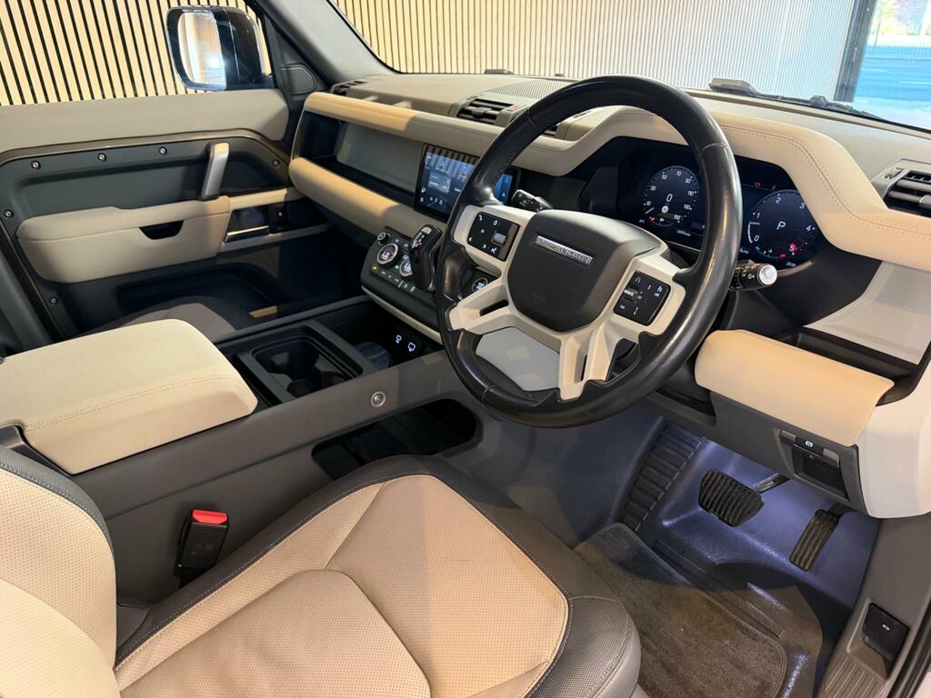 Land Rover Defender 110 X-dynamic S Brown