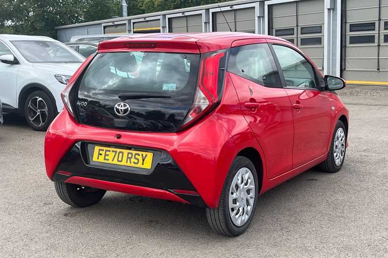 Toyota Aygo 1.0 Vvt-i X-play Hatchback Euro Red #4