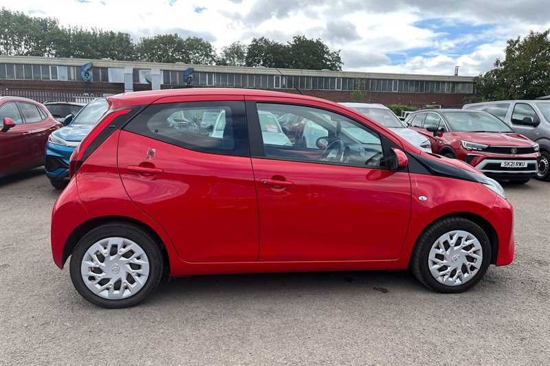 Toyota Aygo 1.0 Vvt-i X-play Hatchback Euro Red #2