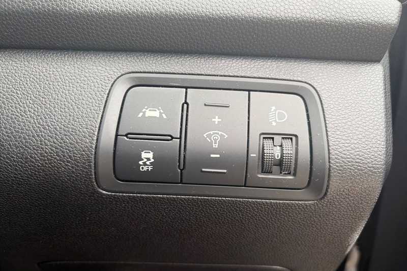 Hyundai I20 1.2 Premium Nav Hatchback Euro 6 YX20SBZ Black #6
