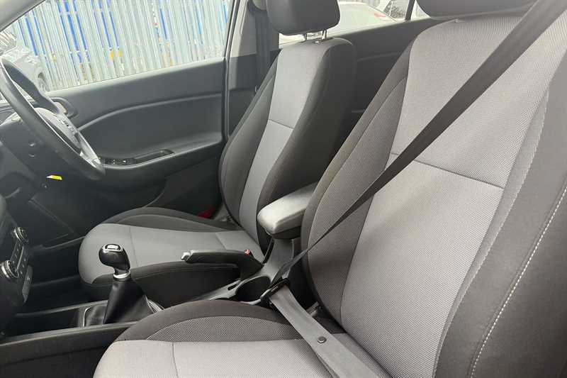 Hyundai I20 1.2 Premium Nav Hatchback Euro 6 YX20SBZ Black #4