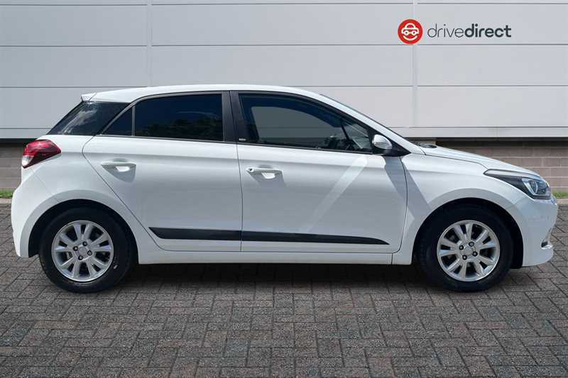 Hyundai I20 1.2 Go Hatchback Euro 6 84 Ps White #2