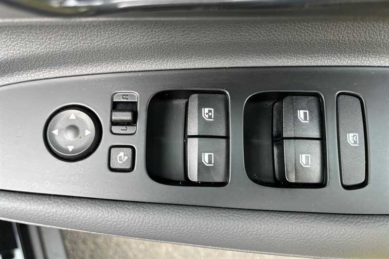 Hyundai Bayon Bayon Se Connect Tgdi Mhev Red #15