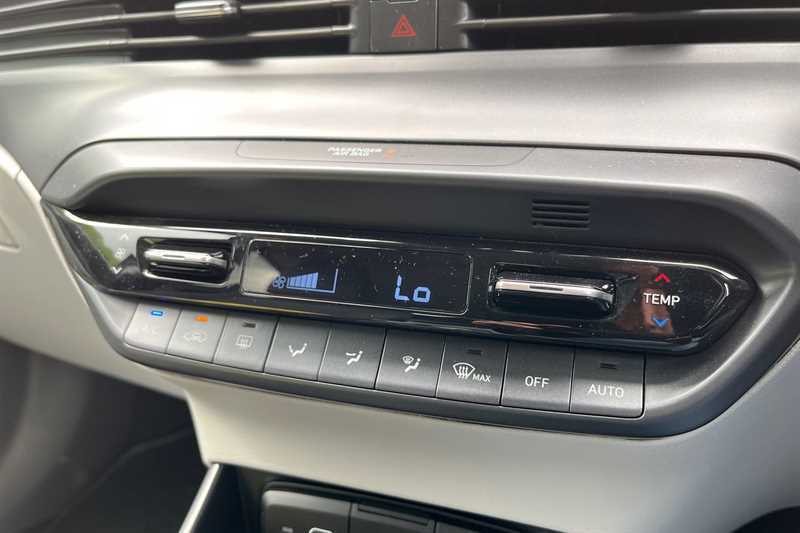 Hyundai Bayon Bayon Se Connect Tgdi Mhev Red #14