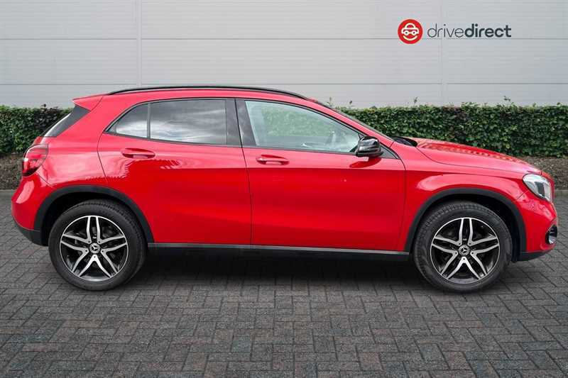 Mercedes-Benz GLA Class 1.6 Gla180 Urban Edition Suv Eur Red #2
