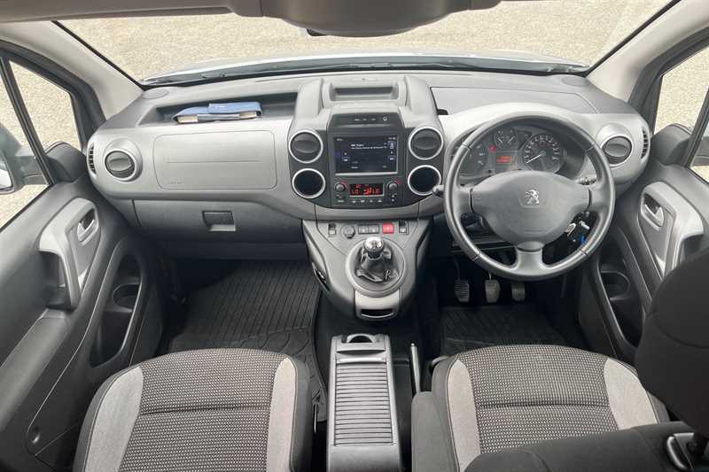 Peugeot Partner Tepee Active White #13