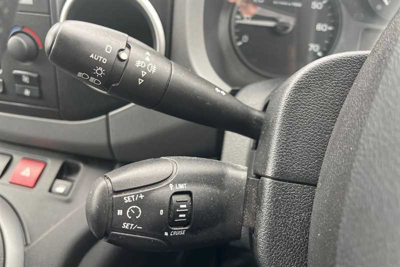 Peugeot Partner Tepee Active White #21