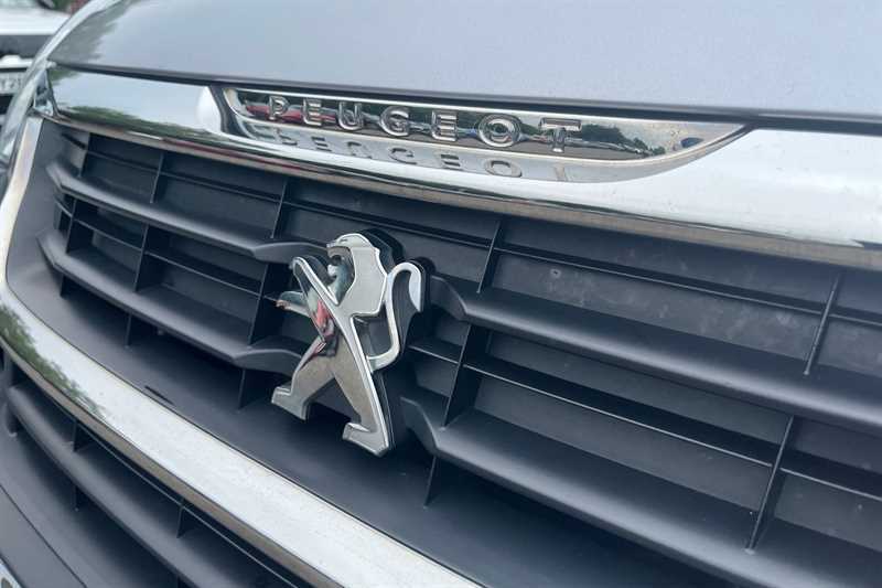 Peugeot Partner Tepee Active White #38