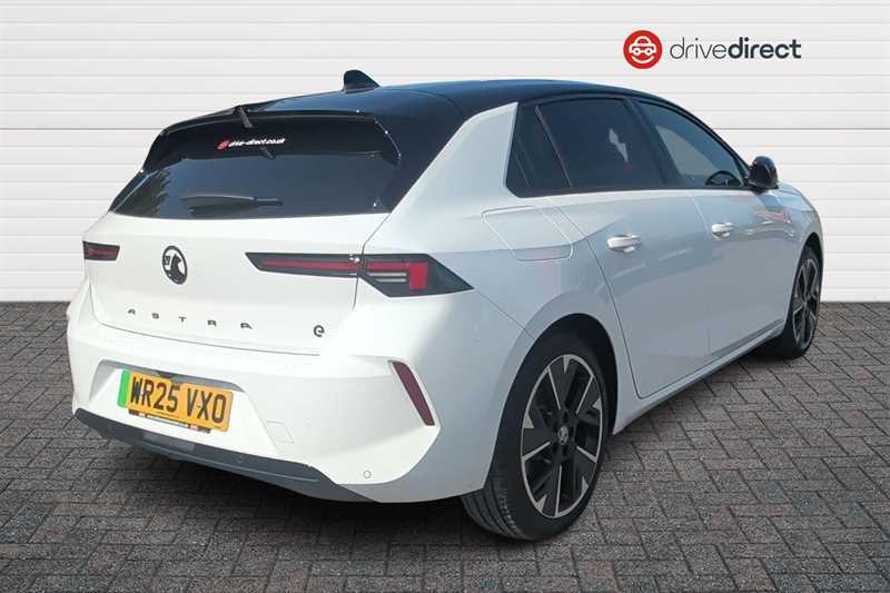 Vauxhall Astra 54Kwh Ultimate Hatchback 156 Ps WR25VXO White #3