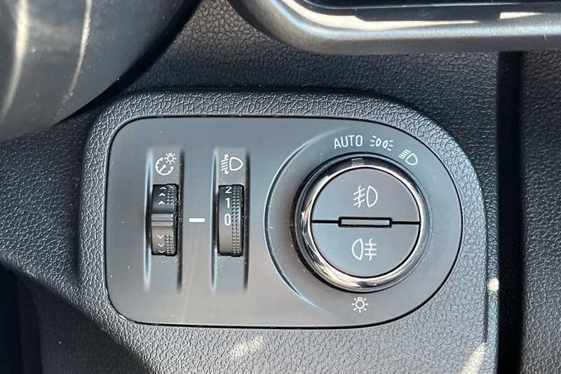 Vauxhall Combo Life 1.5L Elite Blue #40