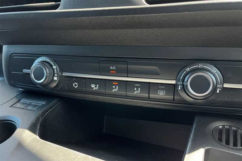 Vauxhall Combo Life 1.5L Elite Blue #15
