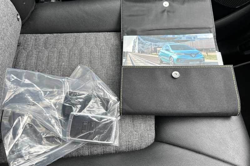 Renault Zoe 52Kwh Iconic Hatchback Black #35