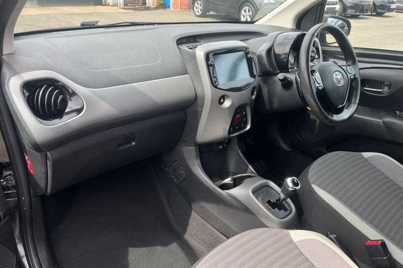 Toyota Aygo Hatchback White #39