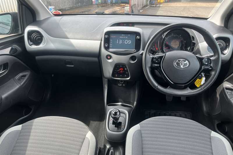 Toyota Aygo Hatchback White #13