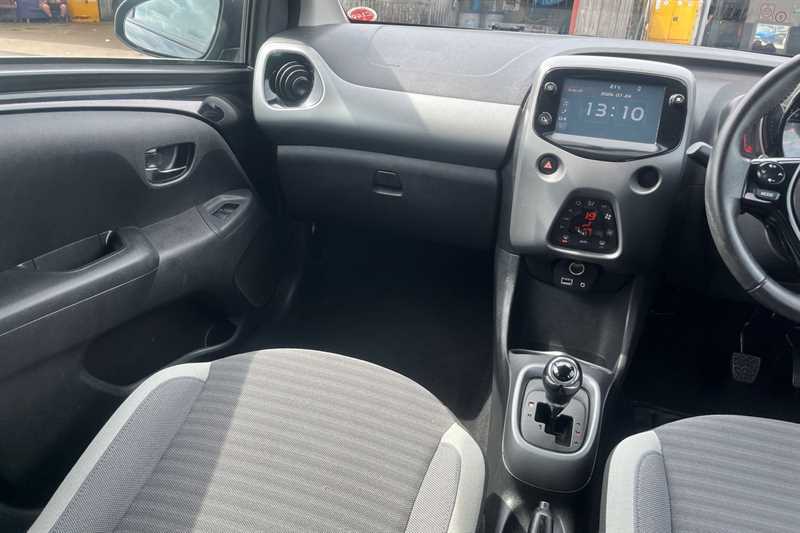 Toyota Aygo Hatchback White #14