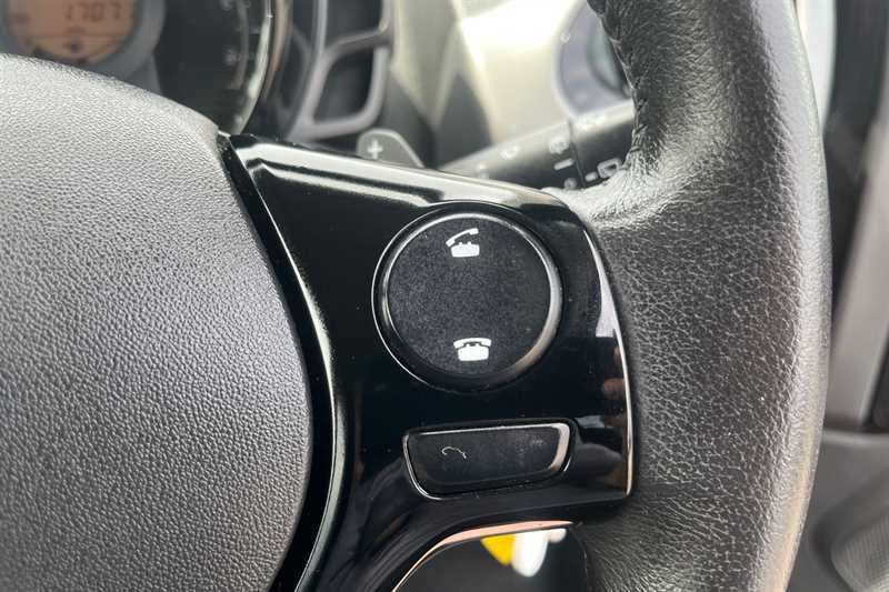 Toyota Aygo Hatchback White #22