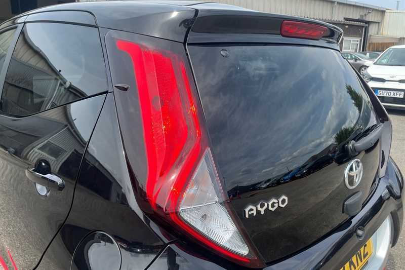 Toyota Aygo Hatchback White #31