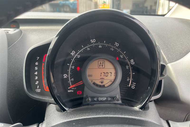 Toyota Aygo Hatchback White #20