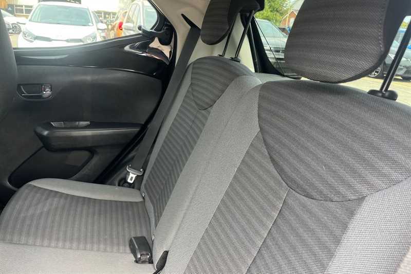 Toyota Aygo Hatchback White #24